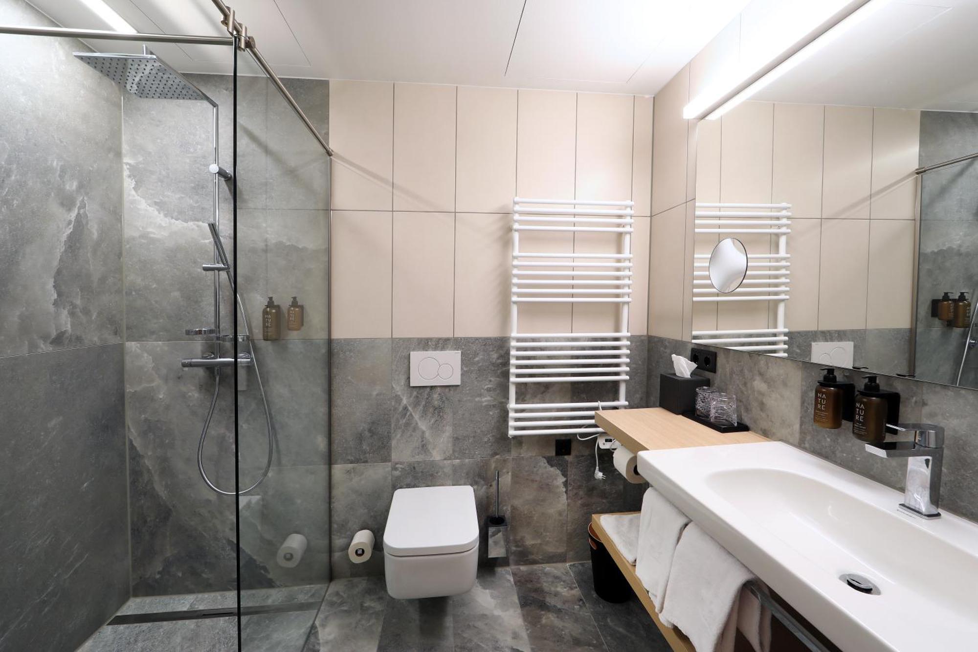 Hotel Steiermarkhof - Aus Holz Gebaut, Von Huegeln Gekuesst 4*